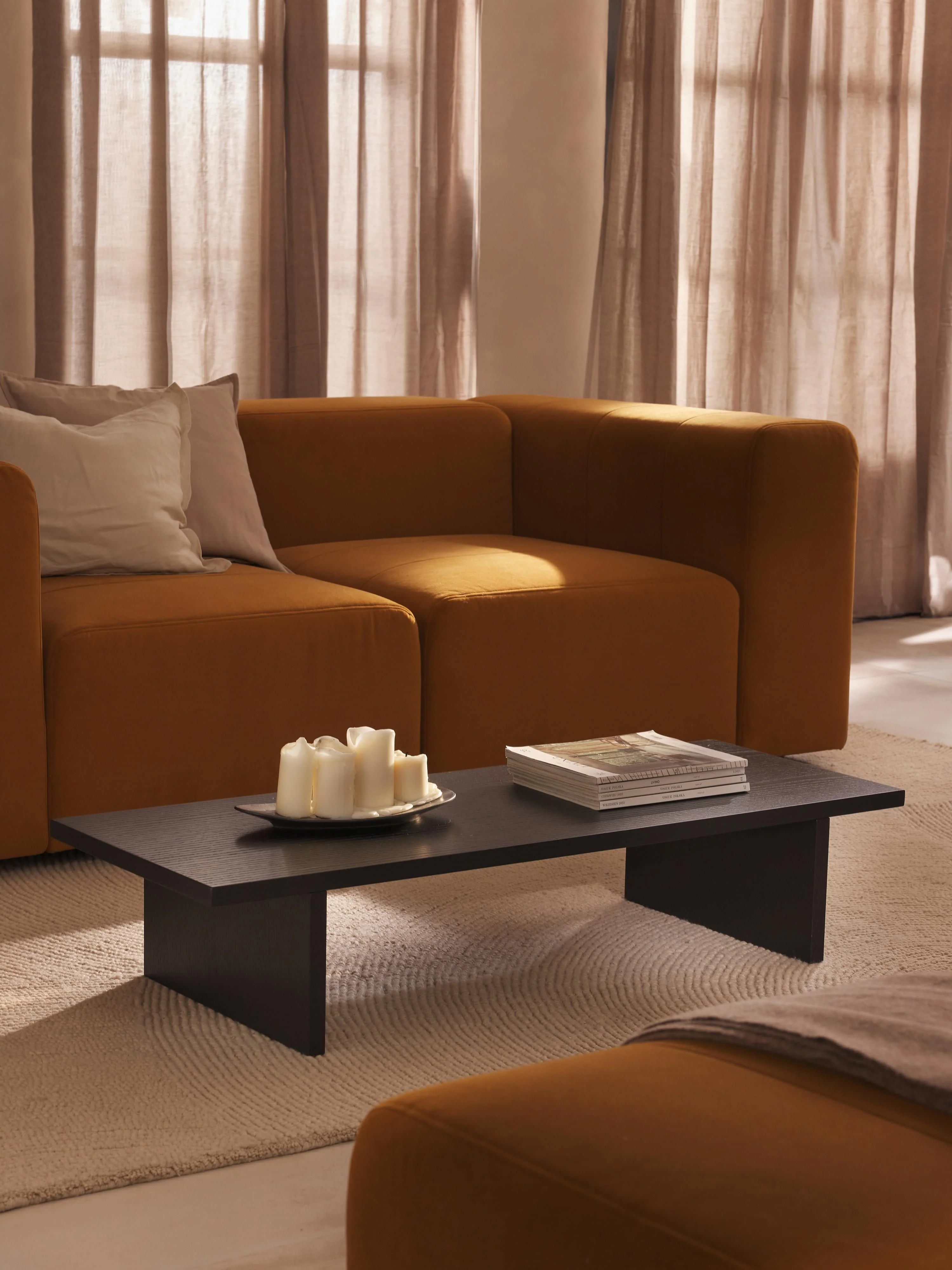 Niedriger Holz-Couchtisch Dako