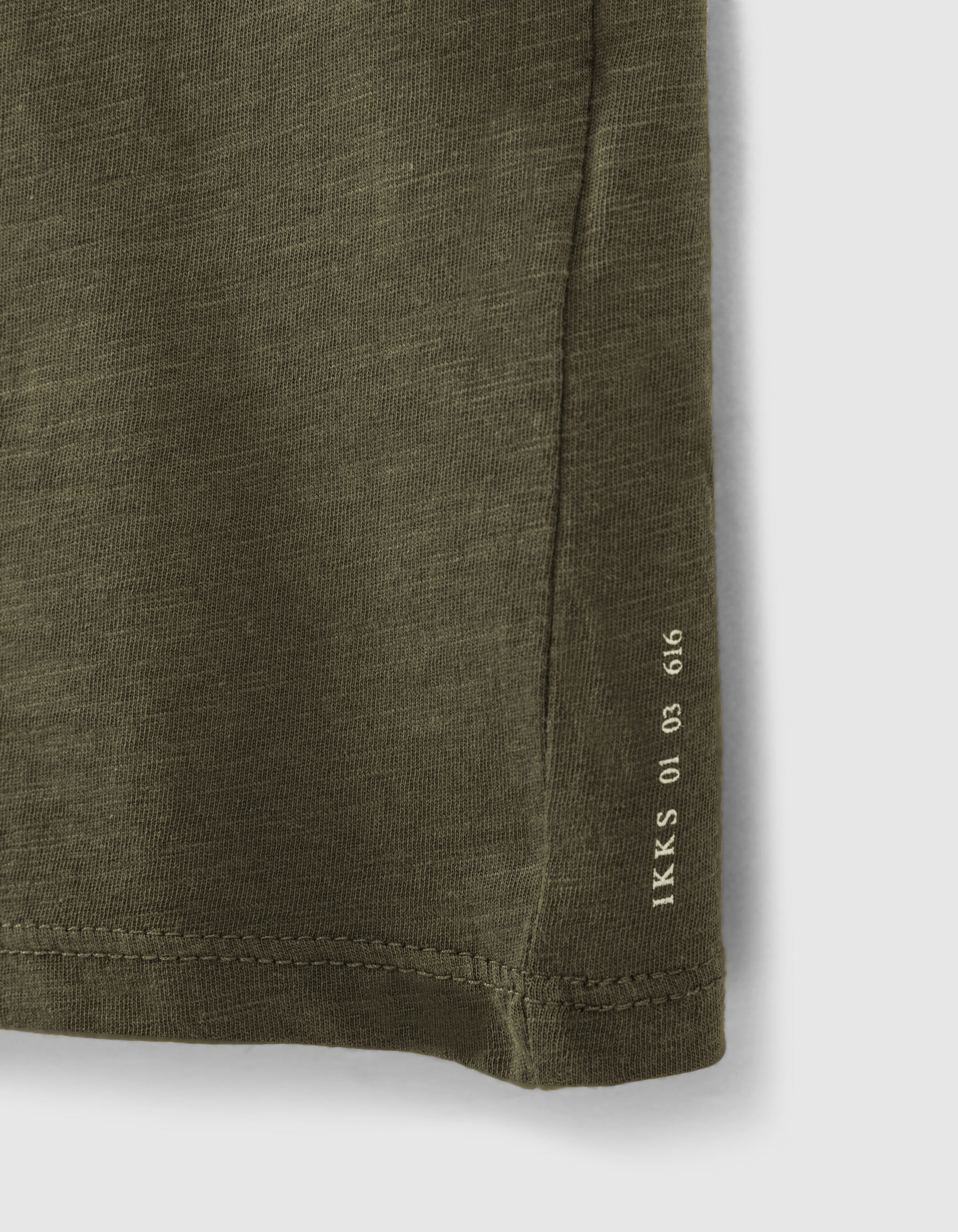 T-shirt L'Essentiel dark kaki à col V Homme