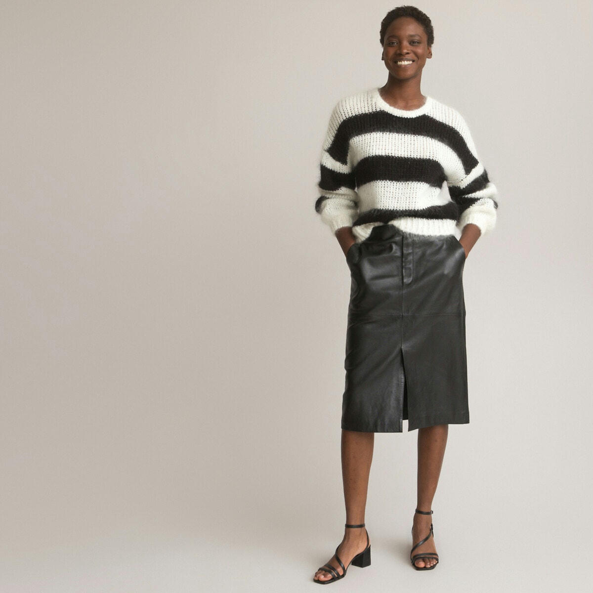 Jupe crayon en cuir, longueur midi
