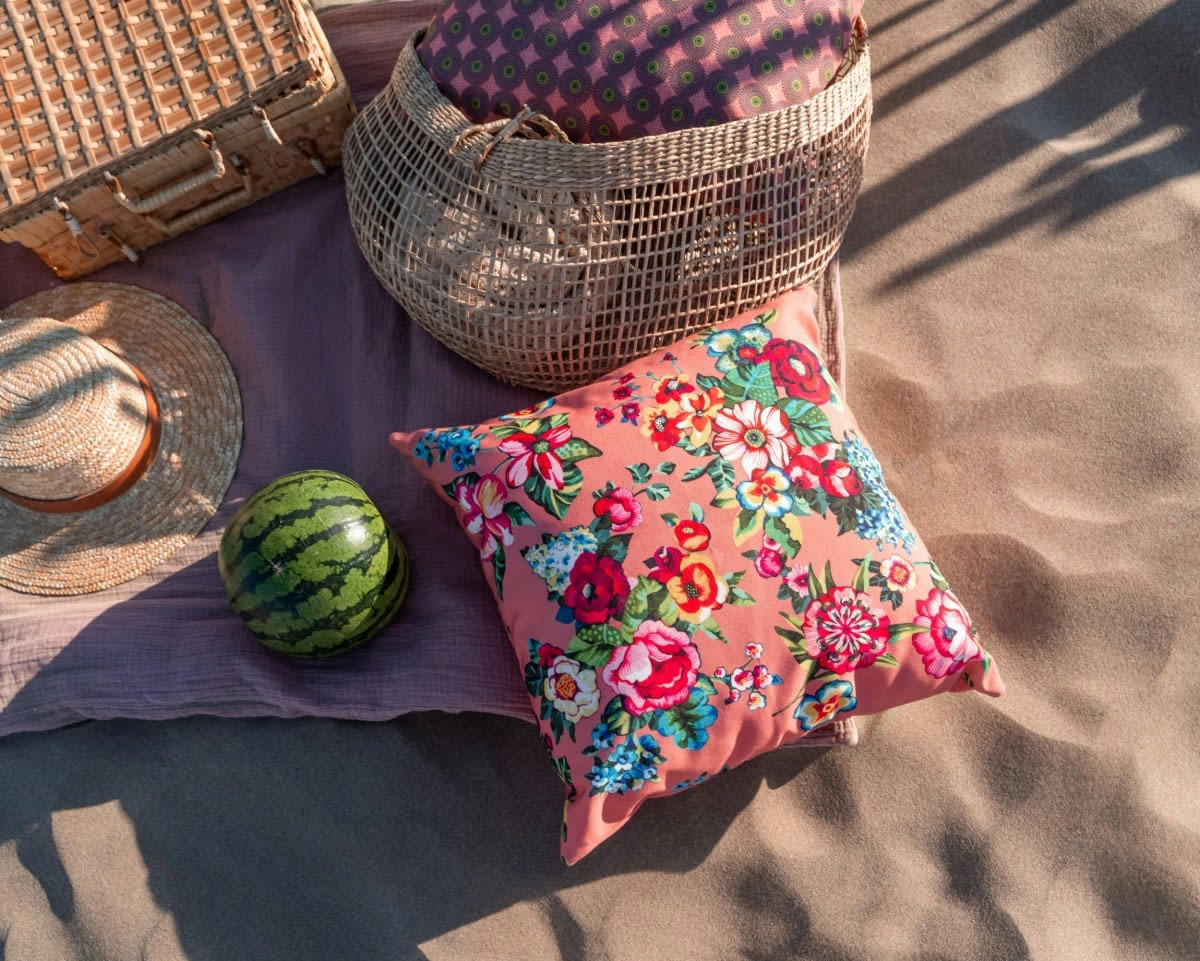 SHANTI - Housse de coussin extérieur fleuri rose 45x45