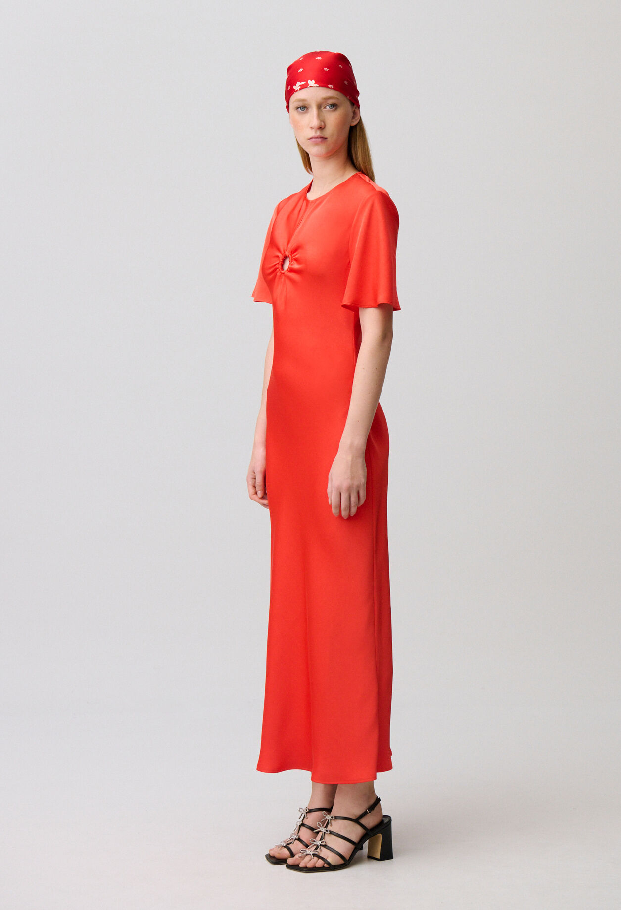Robe longue satinée