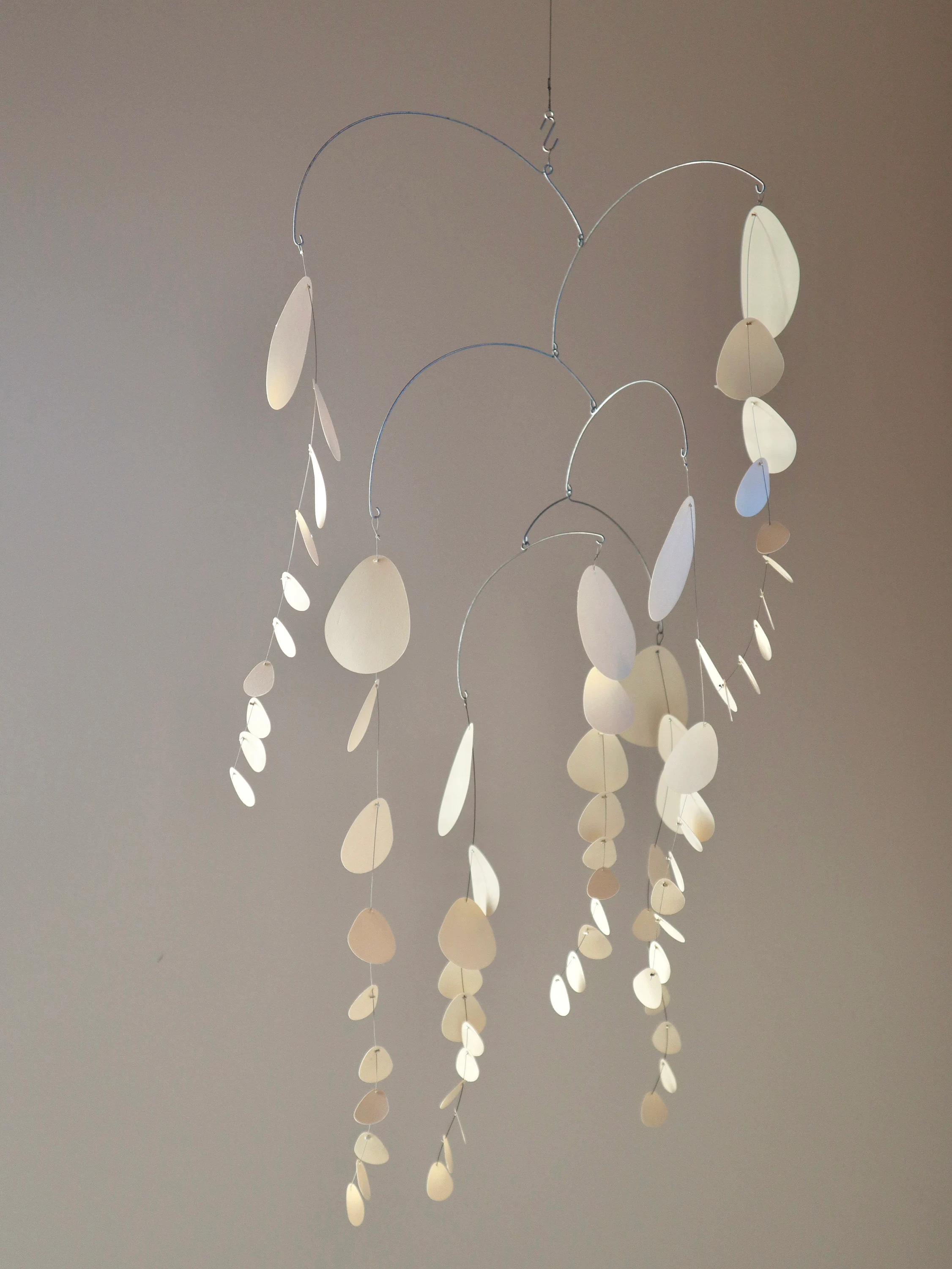Kinetic Mobile #13 Eucalyptus Cream - Calm atmosphere
