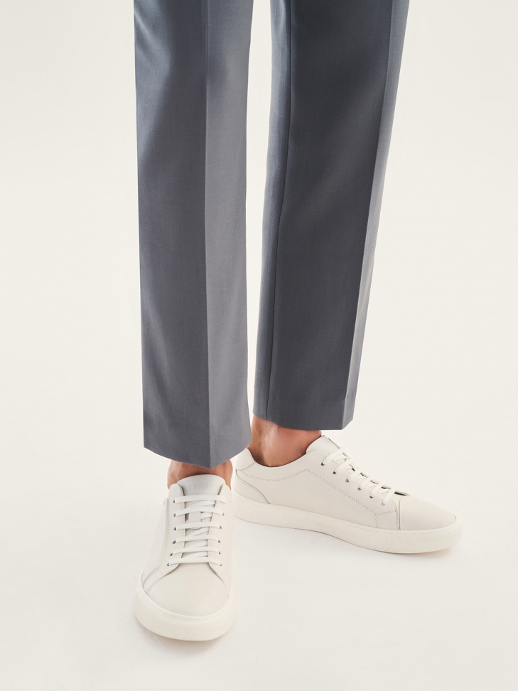 Men's minimalistic off-white leather sneakers