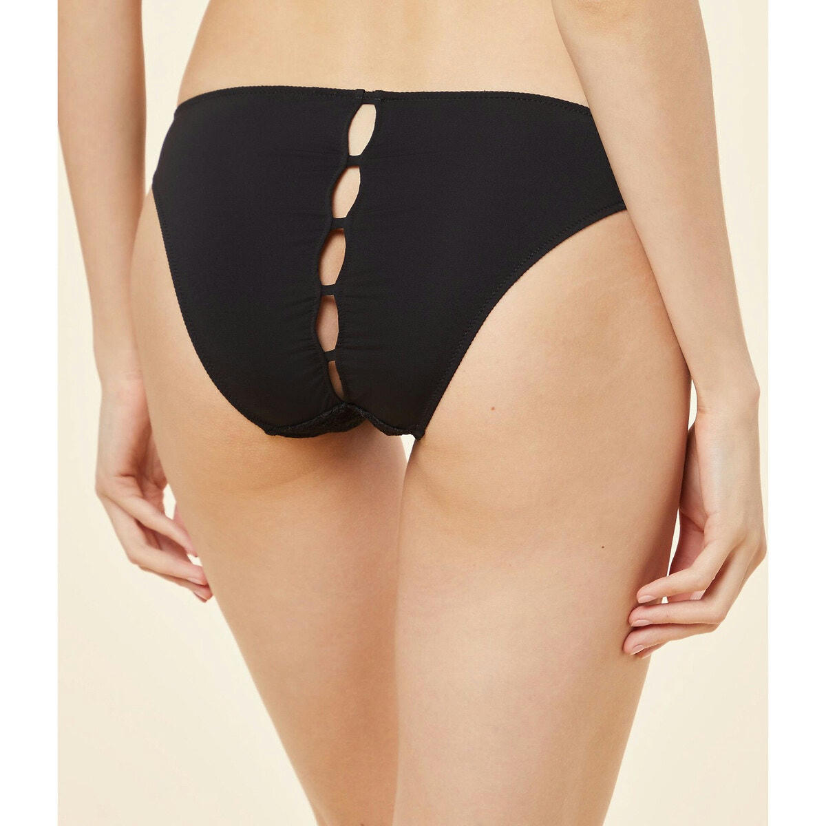Culotte en dentelle, Parure