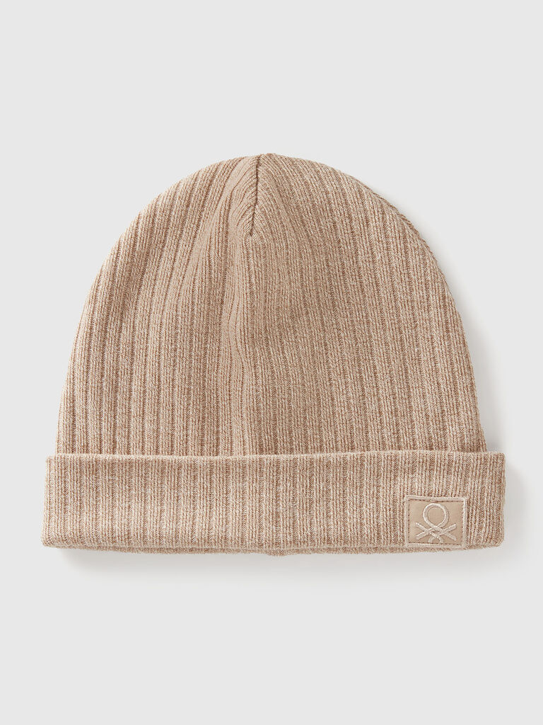 Hat in stretch viscose blend