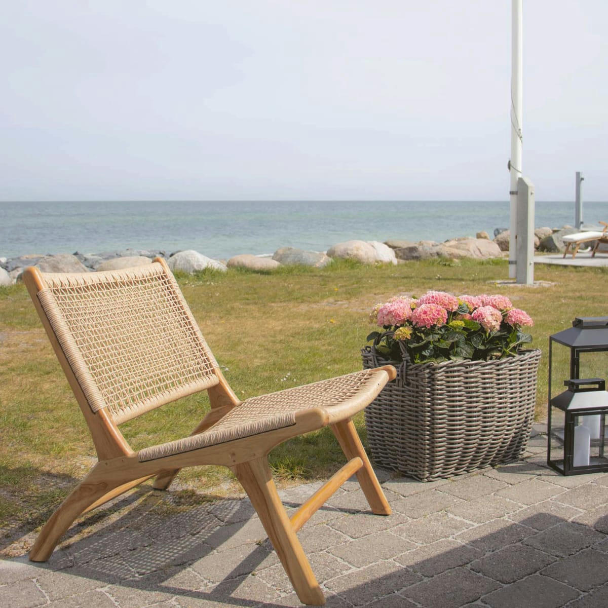 HOPALE - Fauteuil extérieur en teck assise effet rotin