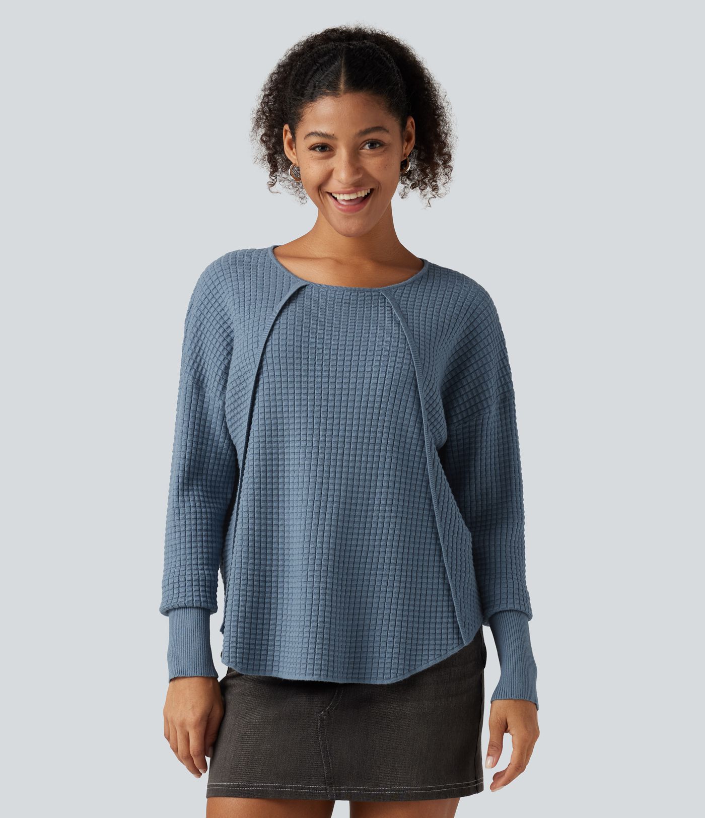 Pull à encolure arrondie, manches longues évêque et ourlet arrondi