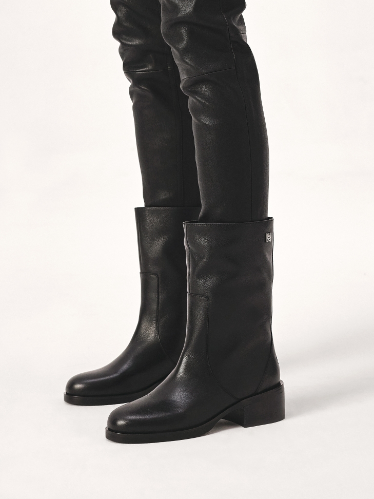 Leather boots with a slip-on wide upper