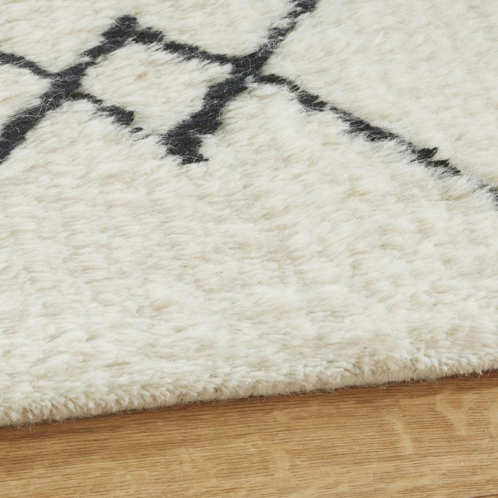 YANET - Tapis style berbère en laine tuftée motifs graphiques noirs et beiges 160x230