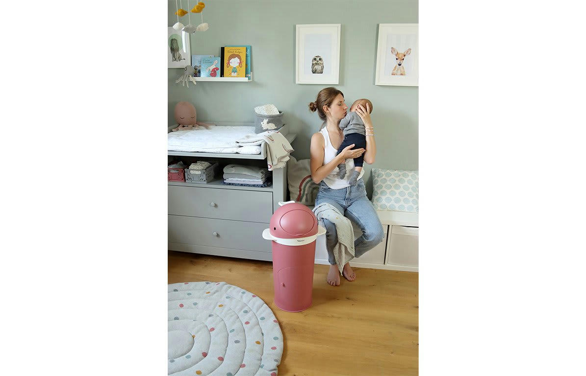 - Poubelle à couches