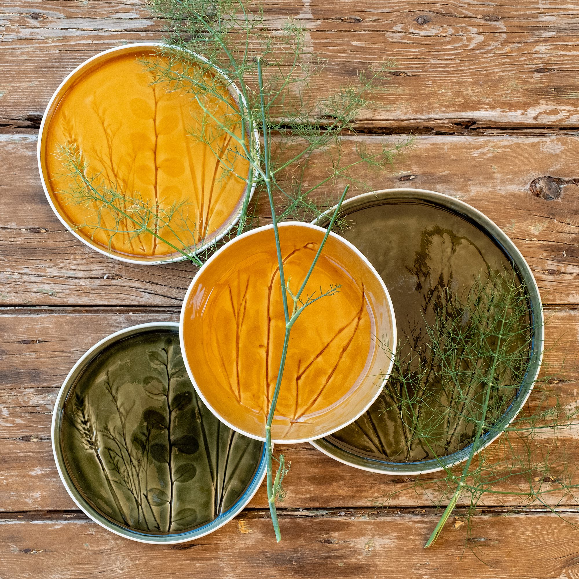 FLEOLE - Assiette plate impressions végétales en grès D26cm - vert avocado