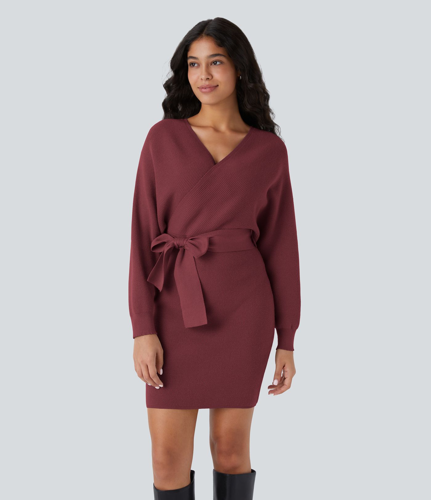 Robe-pull courte décontractée à col V croisé, manches chauve-souris longues et ceinture