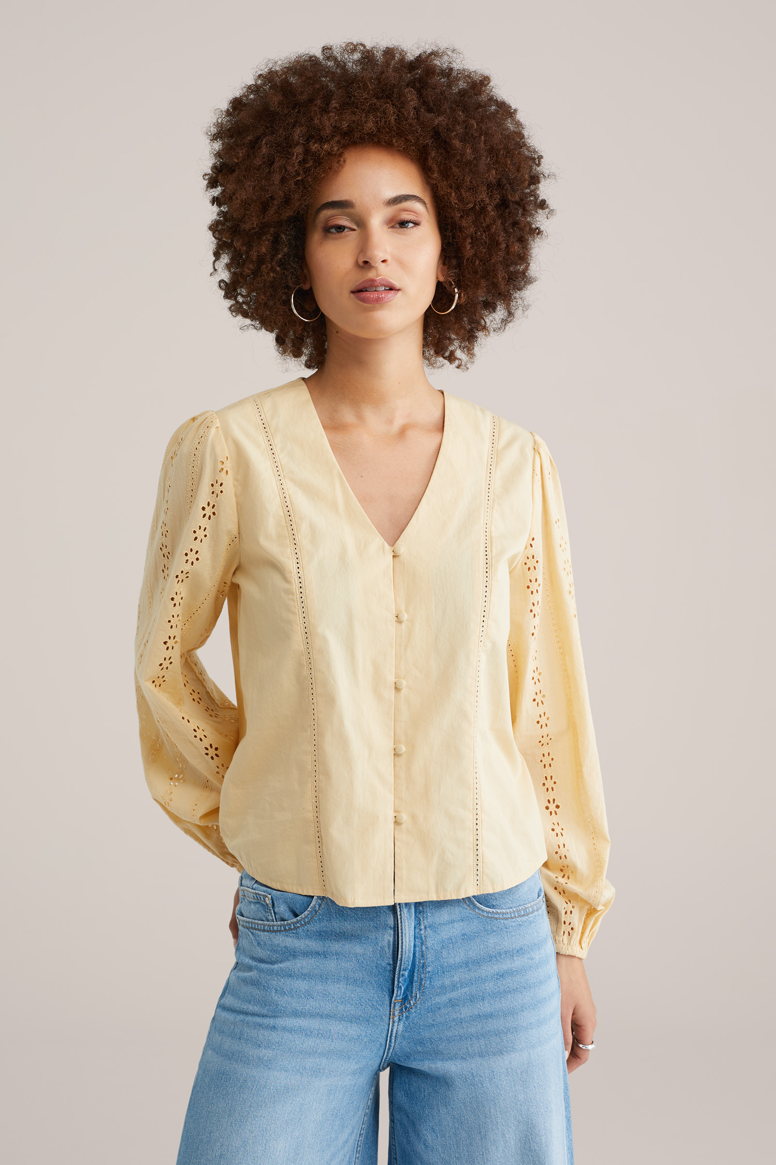 Dames blouse met broderie anglaise