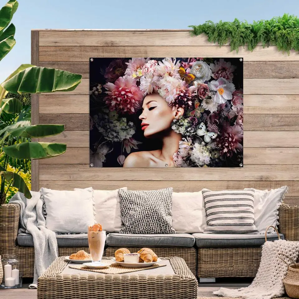 Tuinposter Vrouw met bloemenhoed - 100 x 140 - Roze