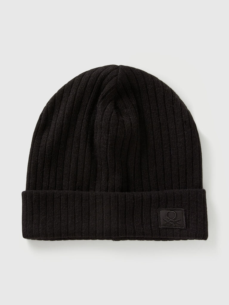 Hat in stretch viscose blend