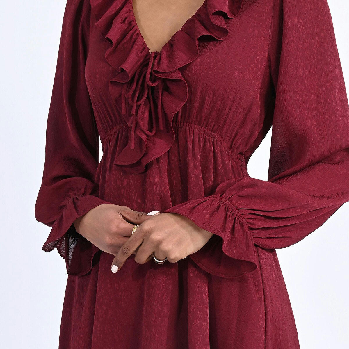 Robe  manches longues col volanté