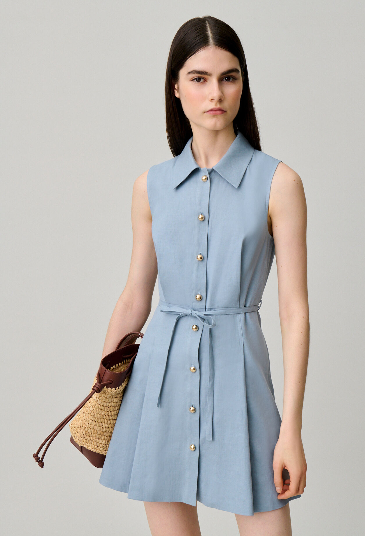 Robe courte sans manches