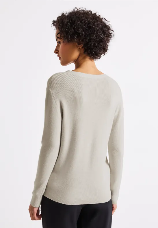 Basic V-Neck Pullover