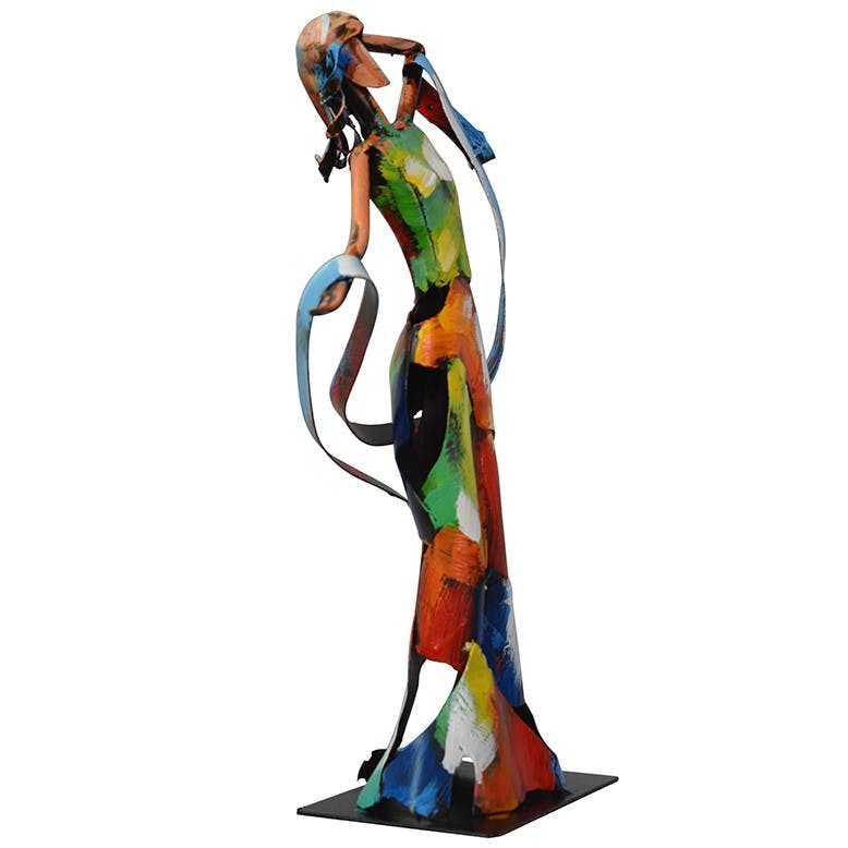 Statuette en métal peint femme