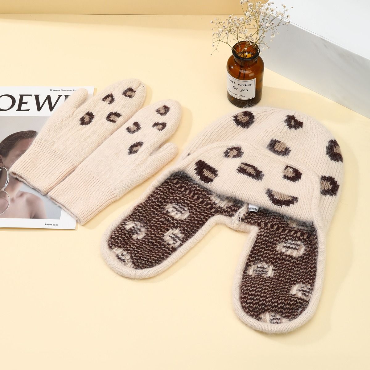 PEACH ACCESSORIES Cosy Leopard Paws Hat and Gloves Matching Set