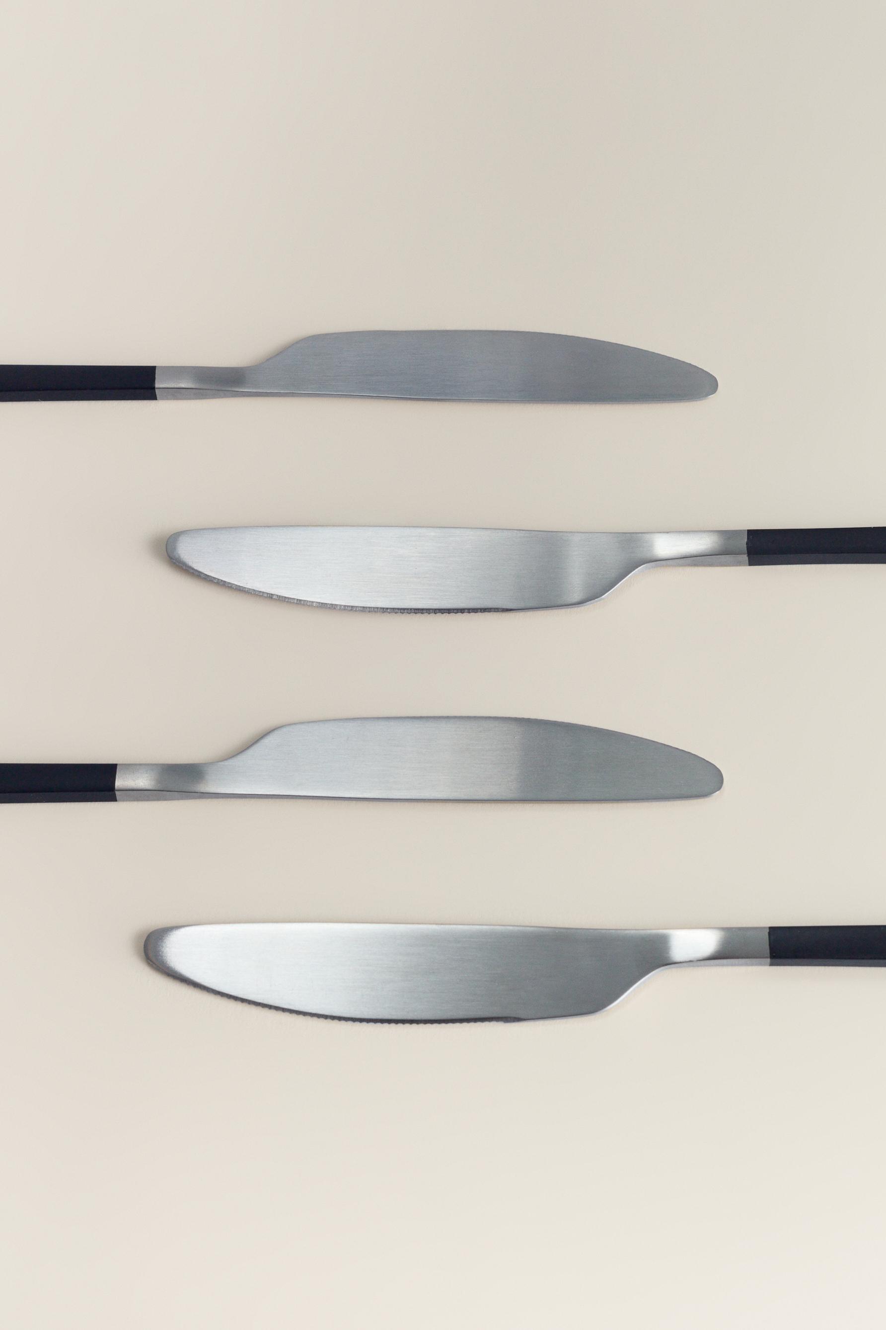 Pack 4 cuchillos detalle negro
