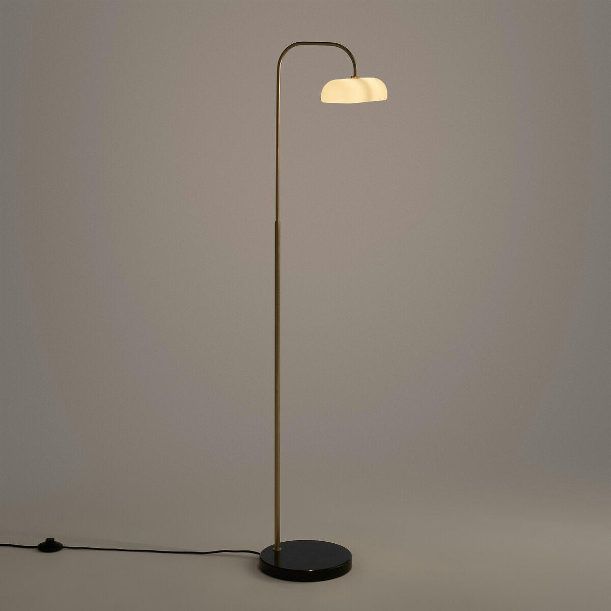 Lampadaire verre opaline, laiton et marbre, Nota