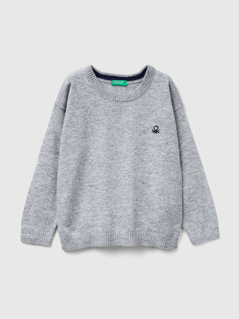 Crew neck sweater with embroidery