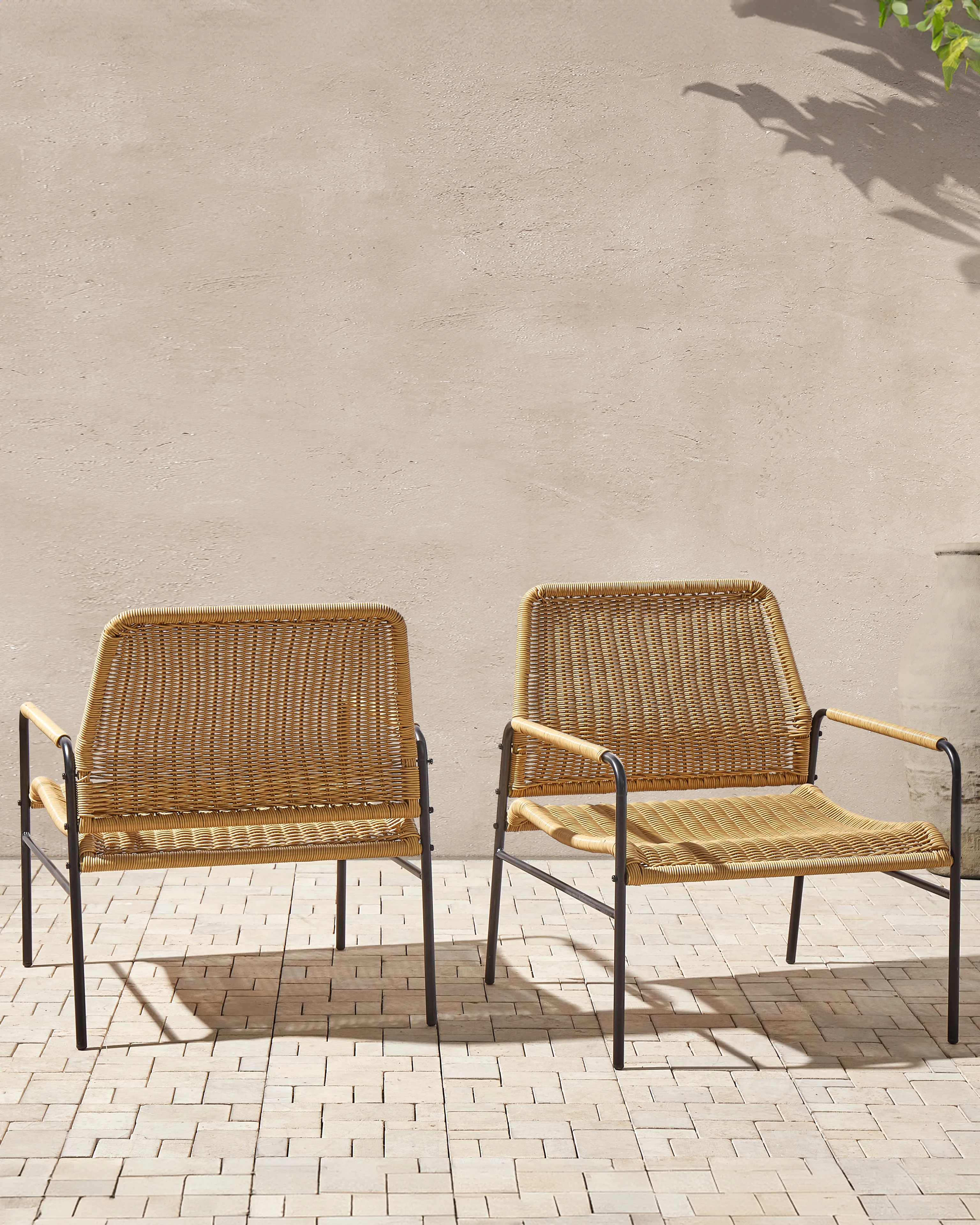 Set of 2 Garden Chairs PRASIMO PE Rattan Natural
