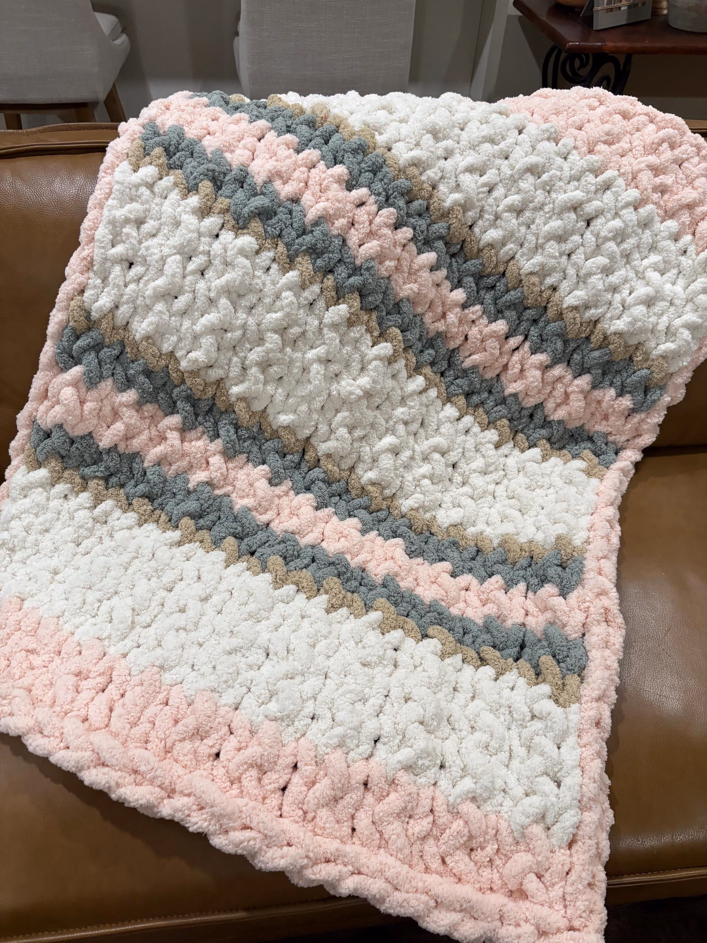 I make custom made to order chunky knit blankets! Throw size & baby blankets as seen here.