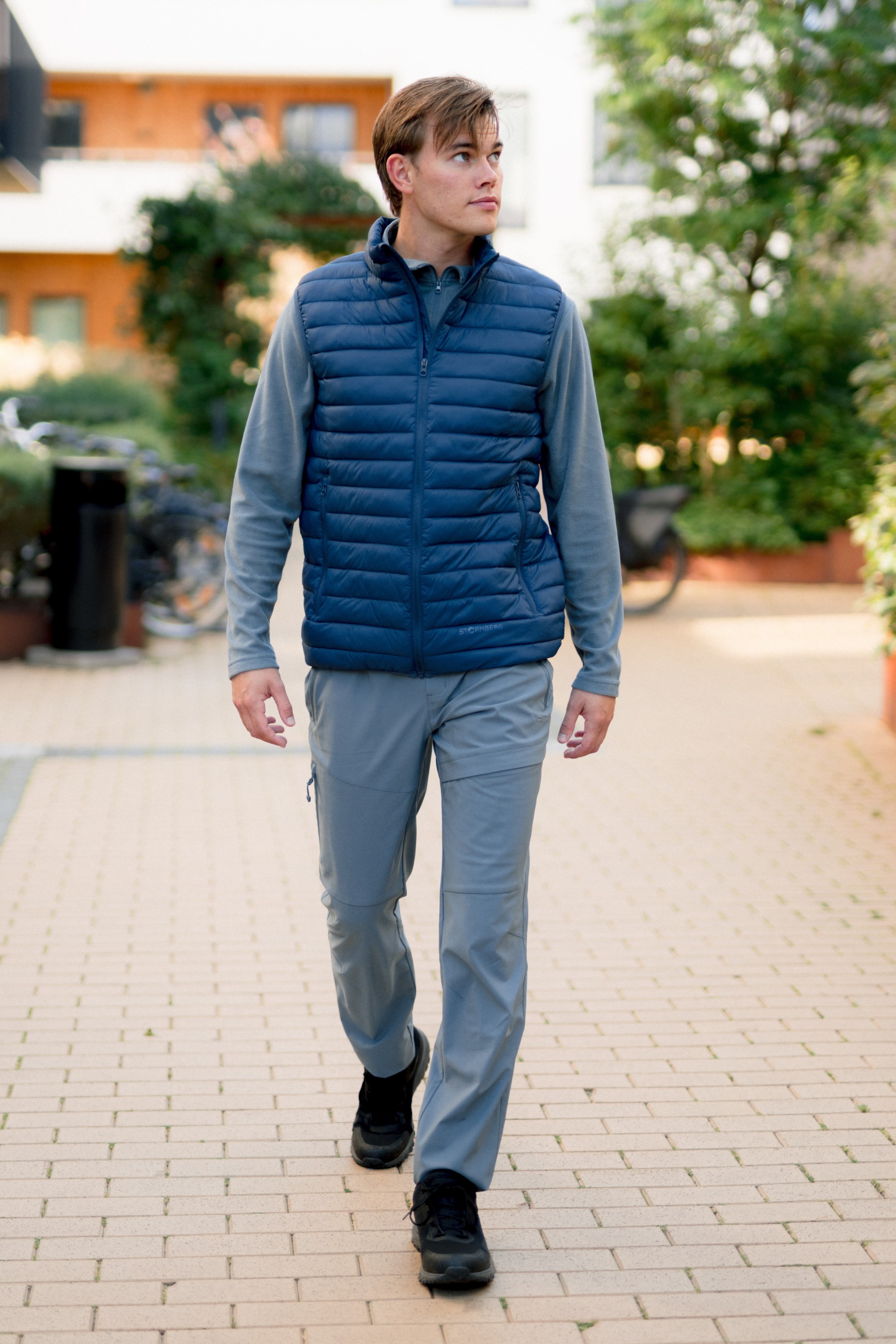 Folgelia vest