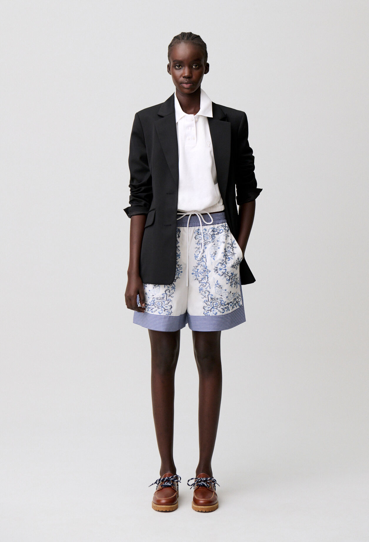 Short court rayures