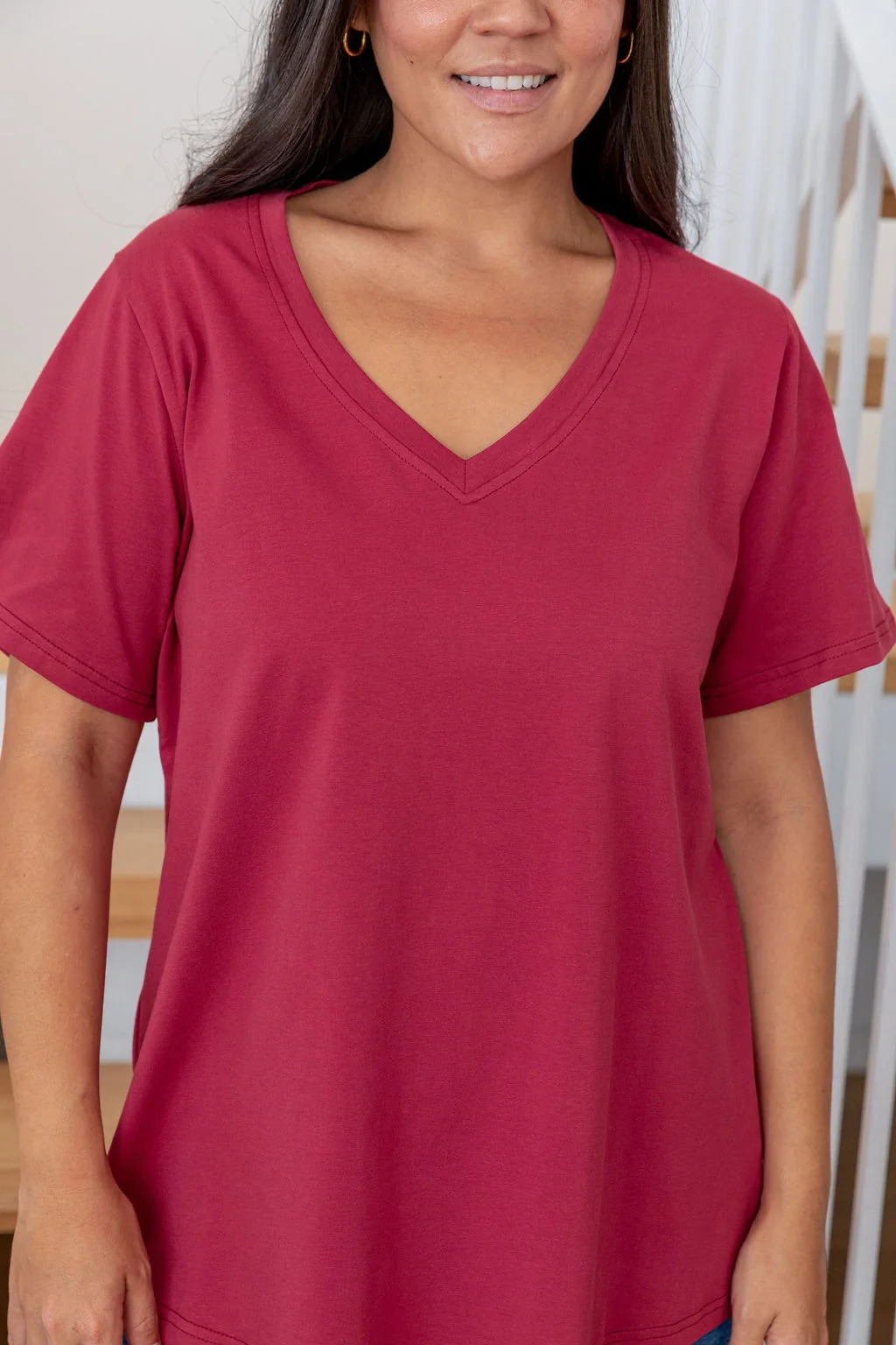Relaxed V-Neck Tee in Wine