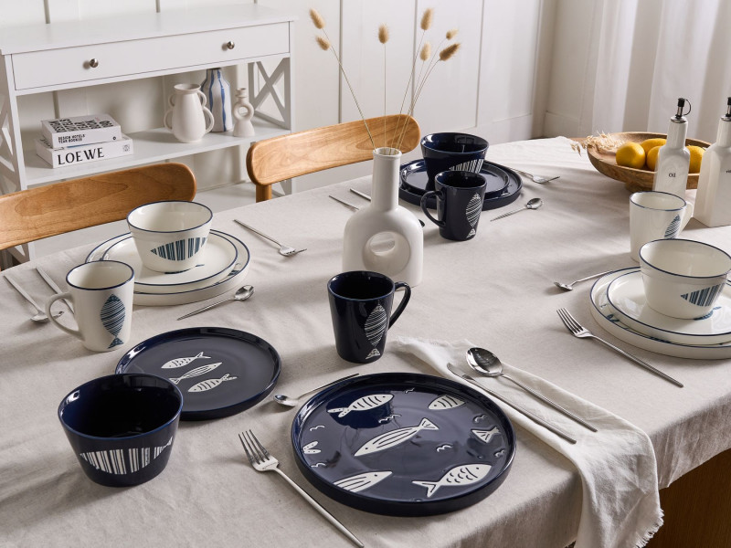 Zestaw 16 naczyń z porcelany ryby biały z niebieskim