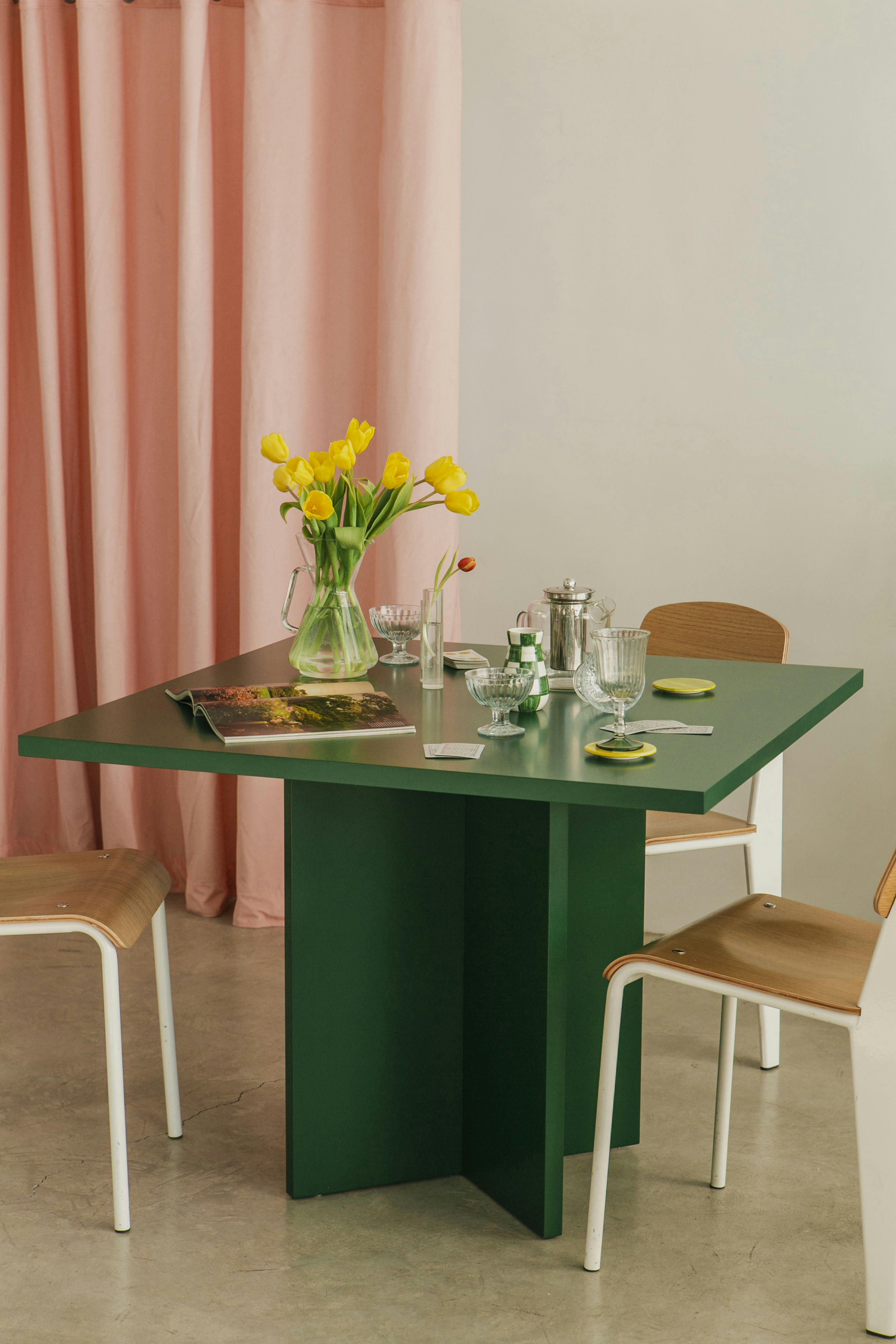 BLOCKIE-MATILDA - Table de salle à manger carrée laquée MDF 3cm Verte Cèdre 100x100cm