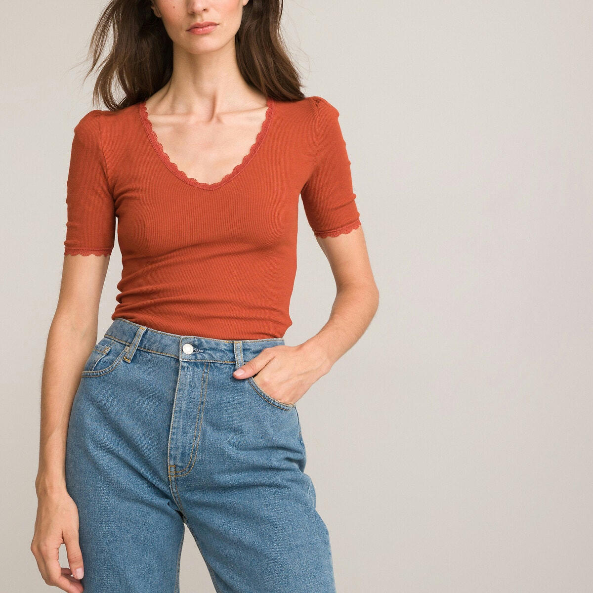 T-shirt col V, manches courtes