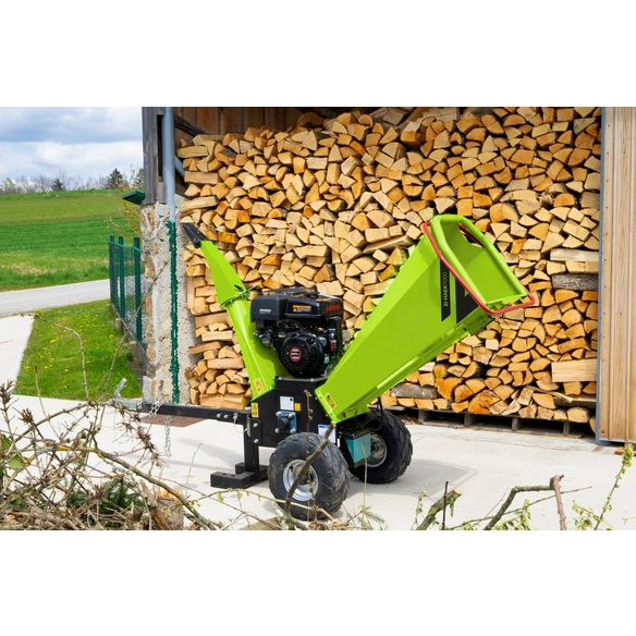 Häcksler, für eine Aststärke bis 120 mm, 9 kW, 4 Takt-Motor OHV
