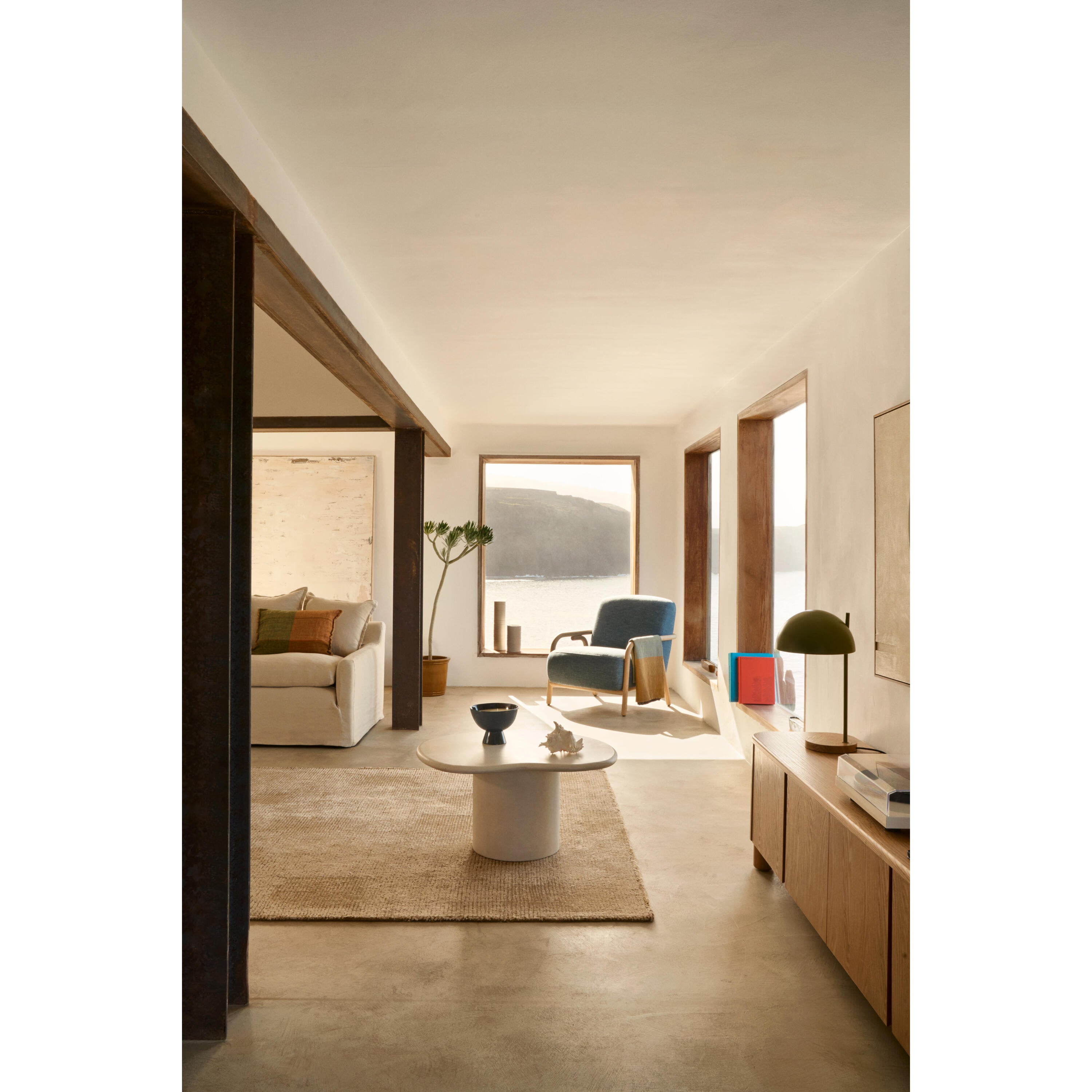 Kave Home - Blauwe fauteuil Sylo van FSC 100% massief essenhout