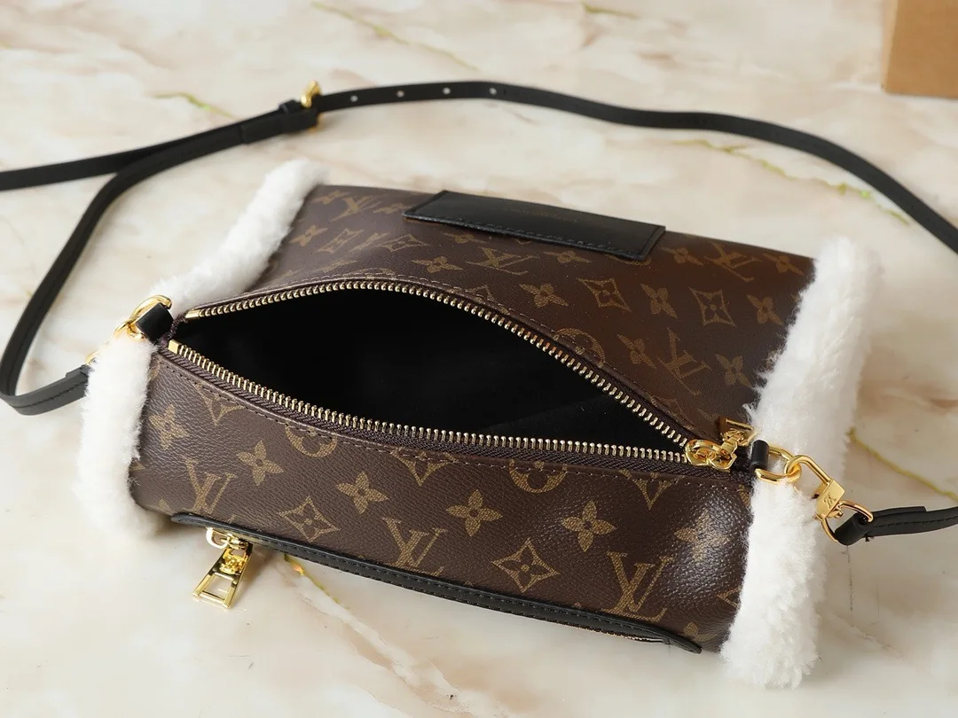 Louis Vuitton Teddy Mitt (Replica)