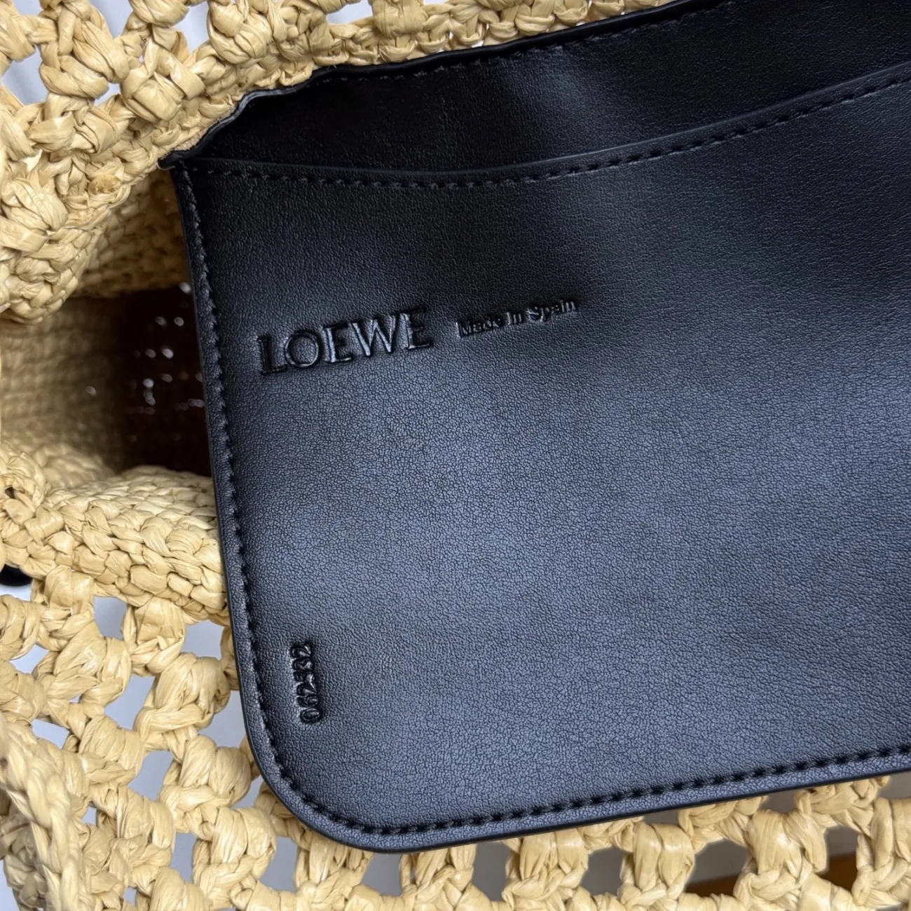 Loewe Medium Ola bag in raffia (7A regular version)