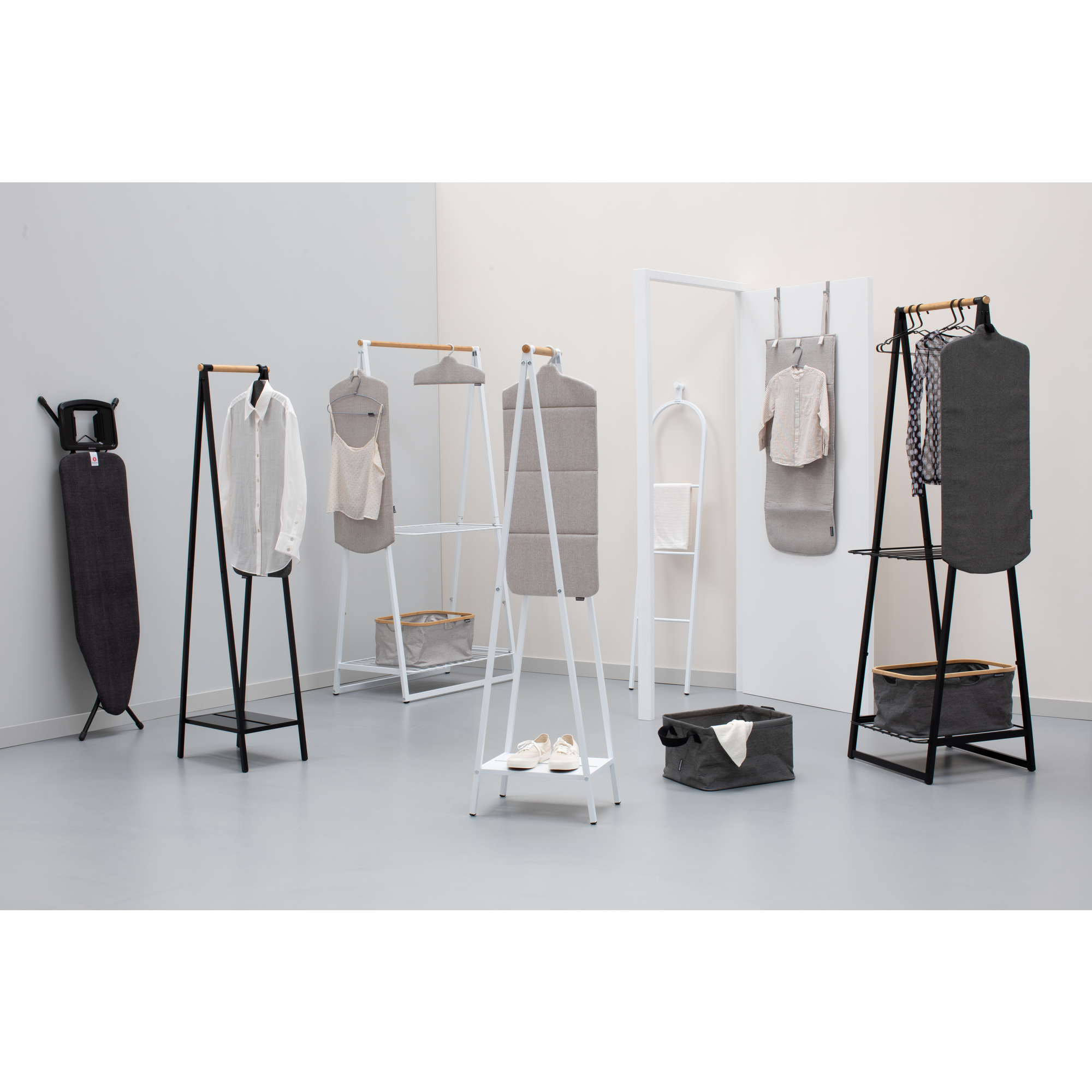 Brabantia Strijkplank B, 124x38 cm, solide strijkerhouder - Denim Black