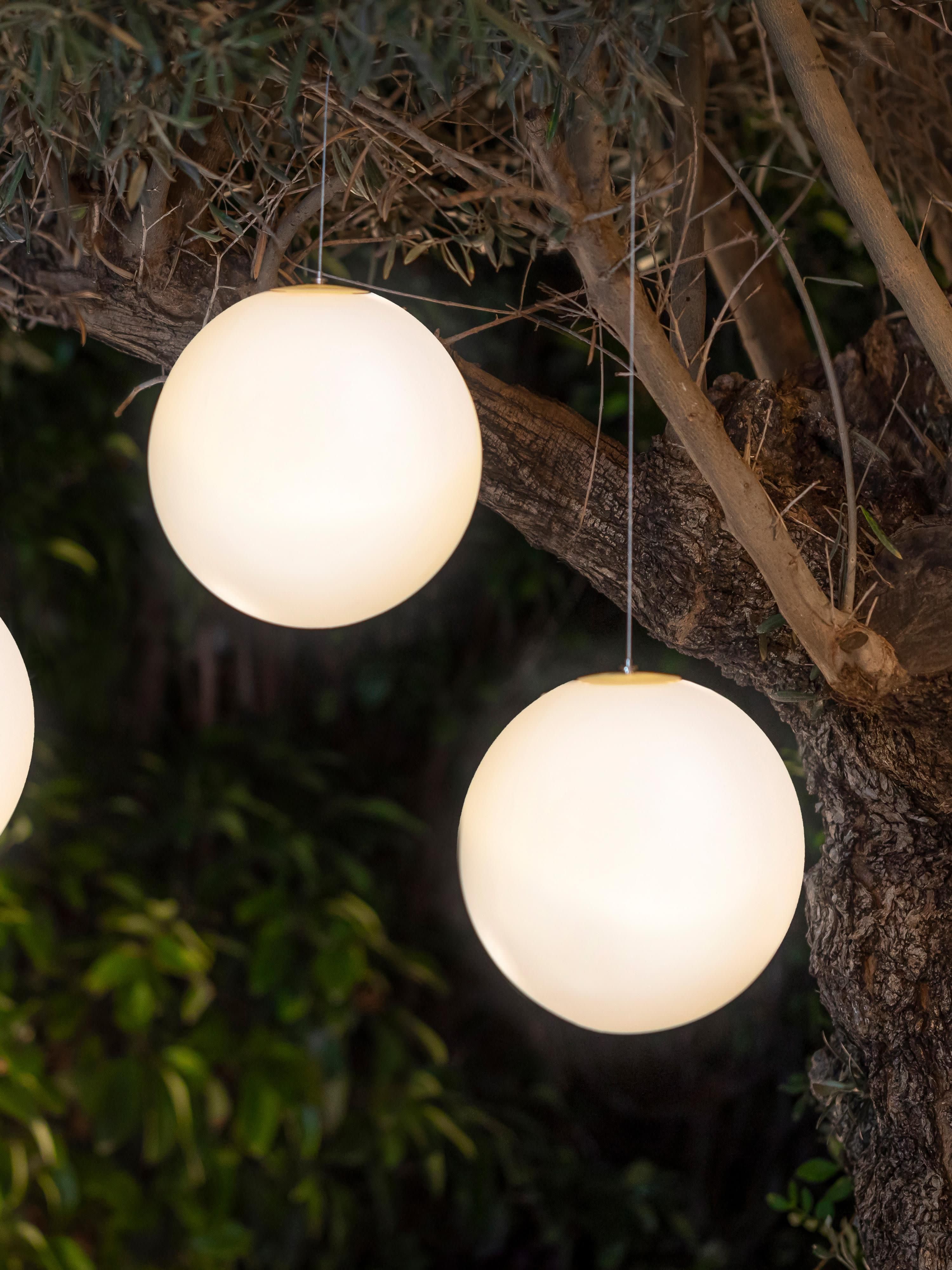 Mobile Outdoor LED-Hängelampe Pianeta mit Fernbedienung, in verschiedenen Größen
