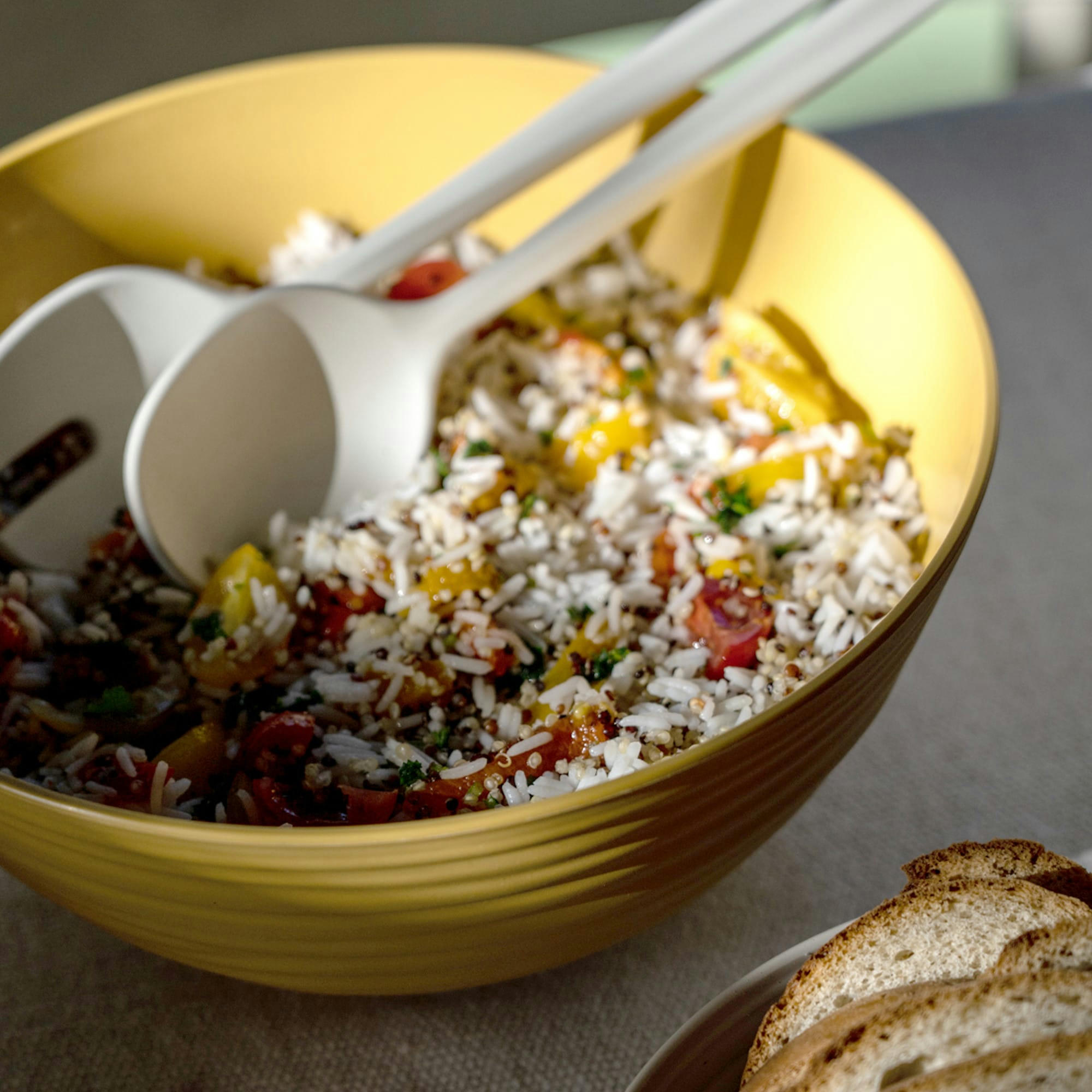 TIERRA - Saladier avec couvercle en plastique recyclé jaune 30 cm