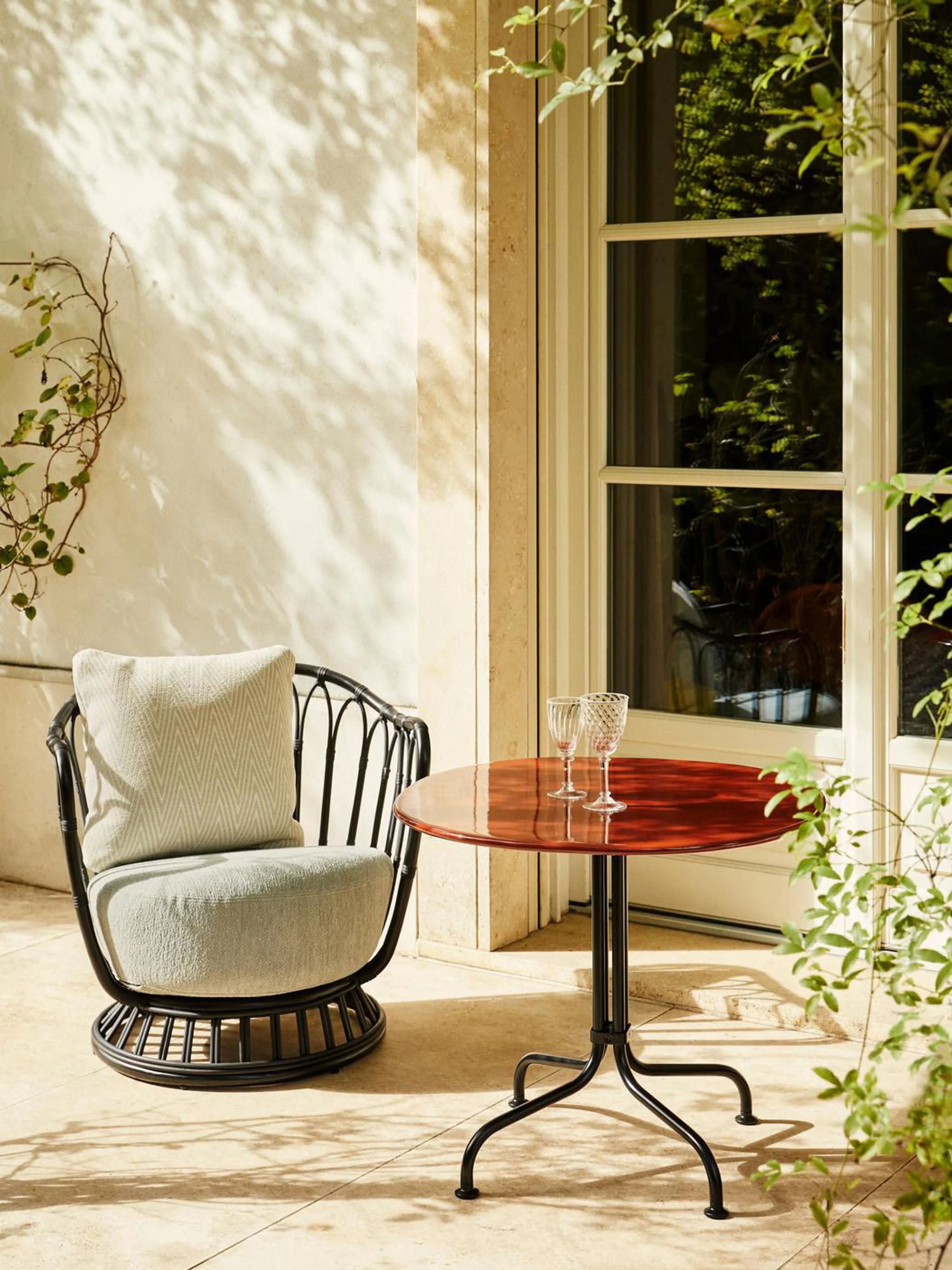 Runder Bistro-Tisch Carmel mit Keramik-Tischplatte, Ø 75 x H 73 cm