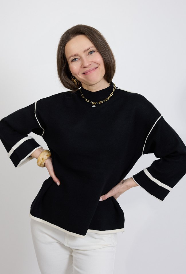 Sweter damski czarny z kontrastowym wykończeniem