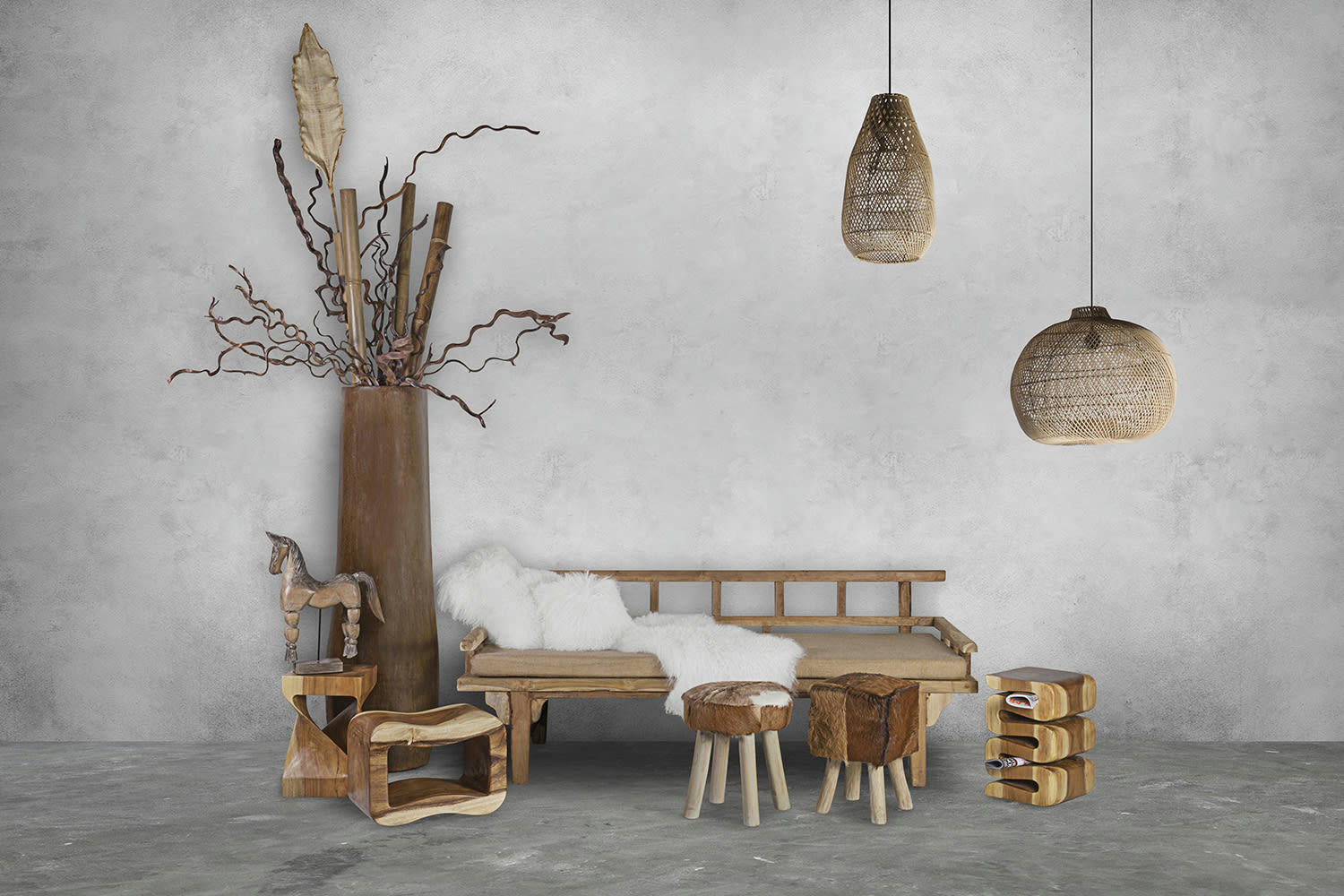 - Tabouret en bois de teck et cuir naturel