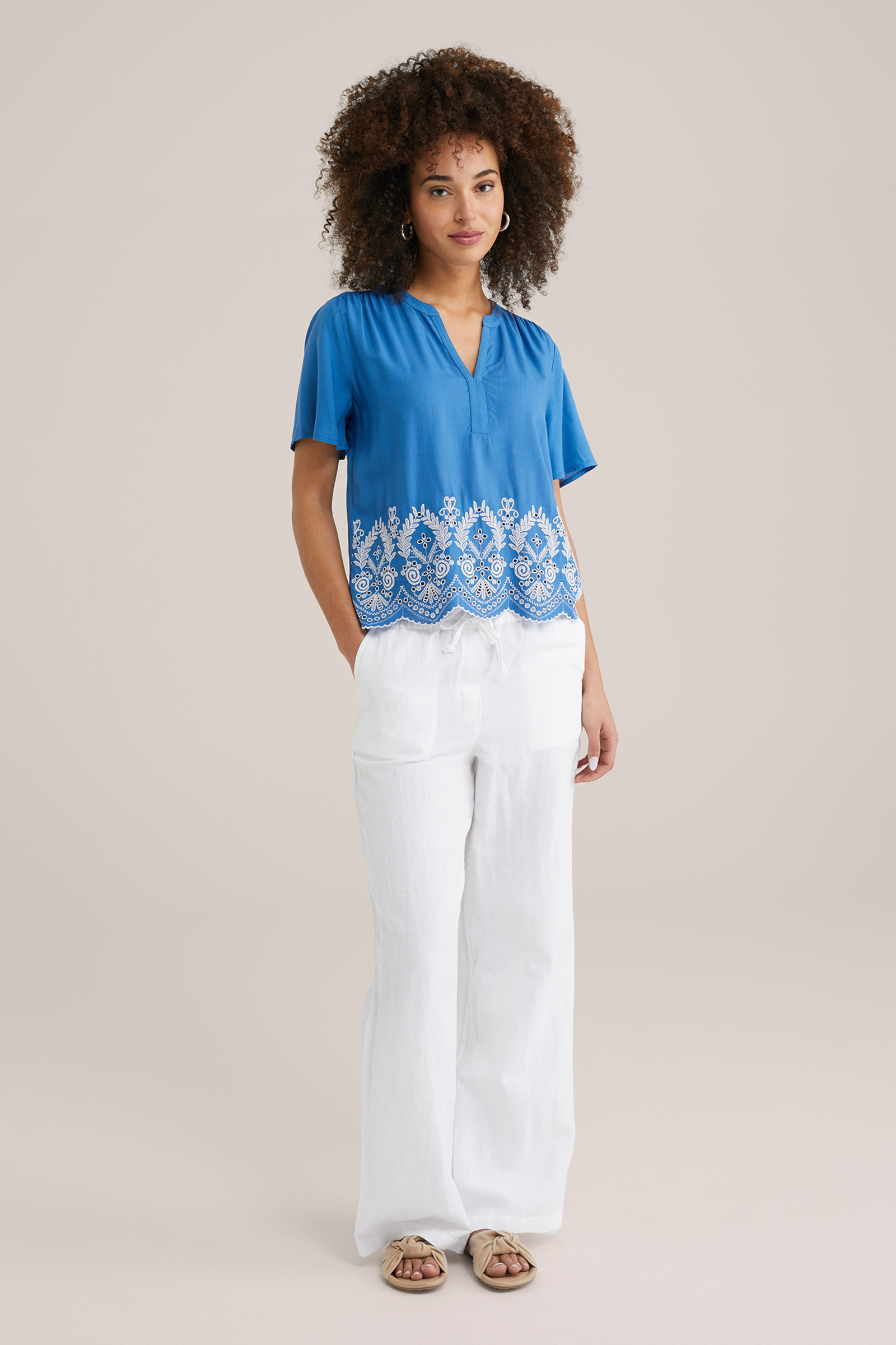 Dames top met embroideries