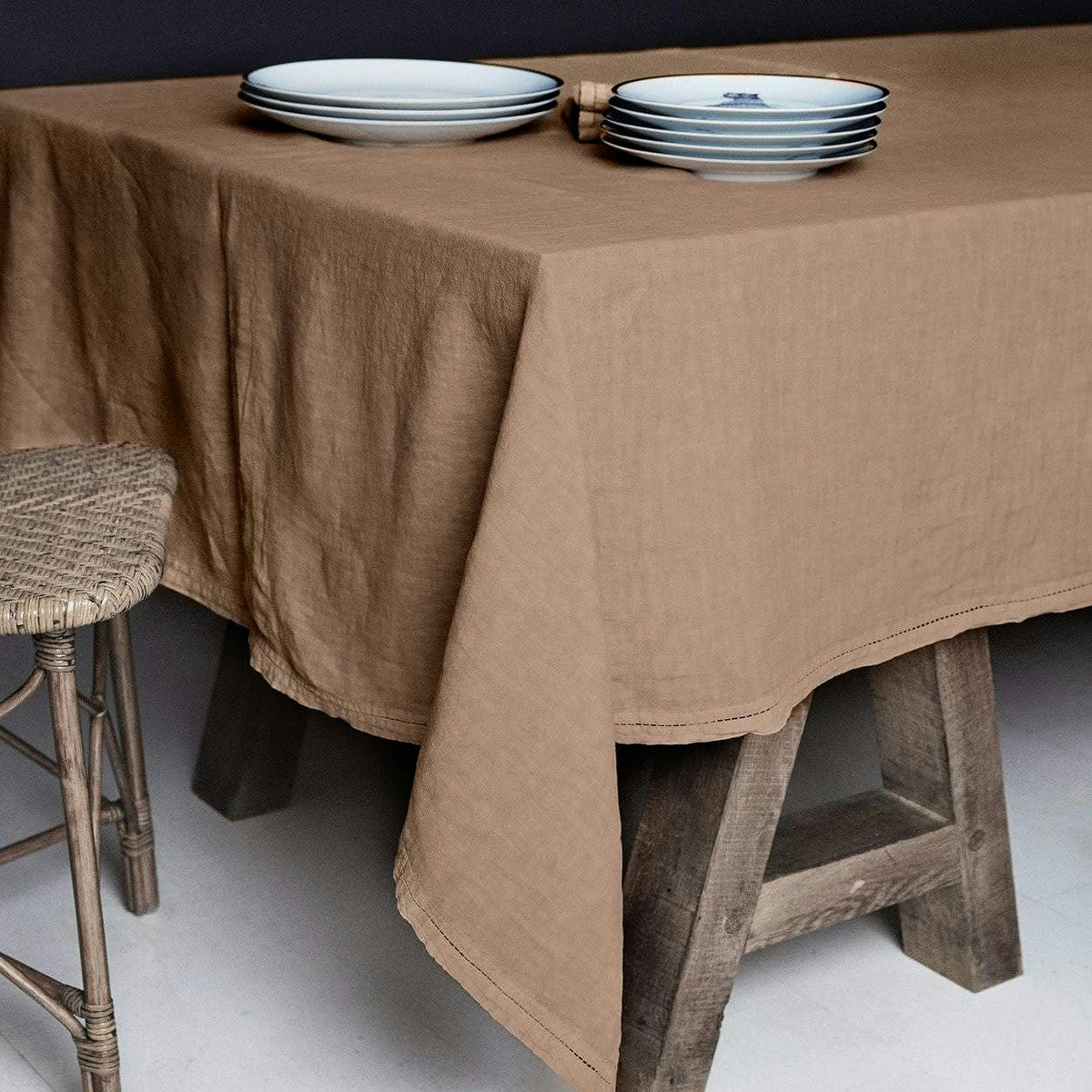BASES DE LA TABLE - Nappe  Lin pur lavé Chameau foncé 250x250