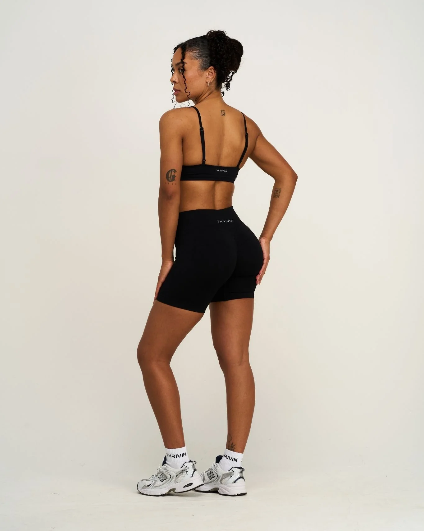 Elevate™ Sculpting Seamless Scoop Neck Bra | Night Black