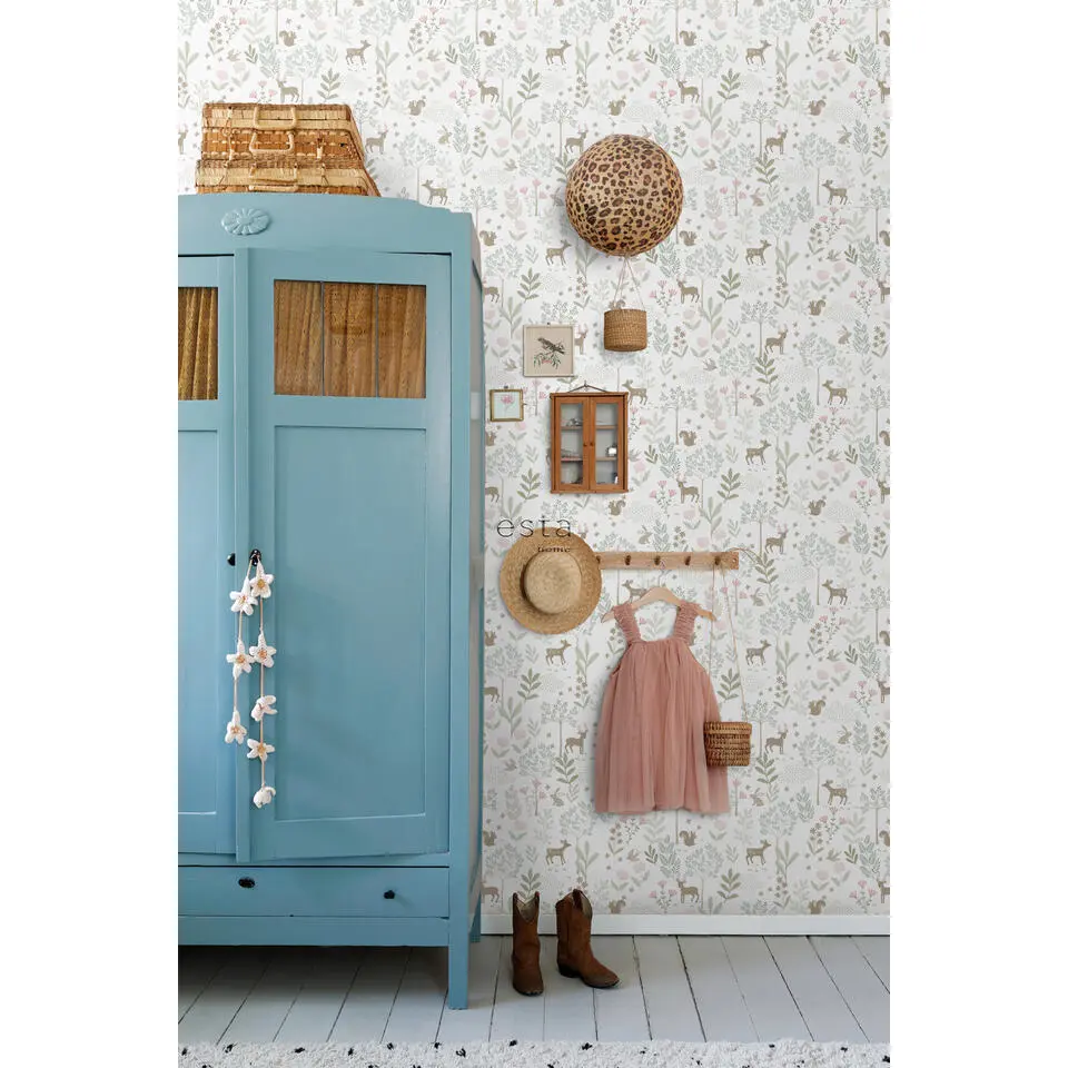ESTAhome behang bos met bosdieren groen en roze - 53 cm x 10.05 m