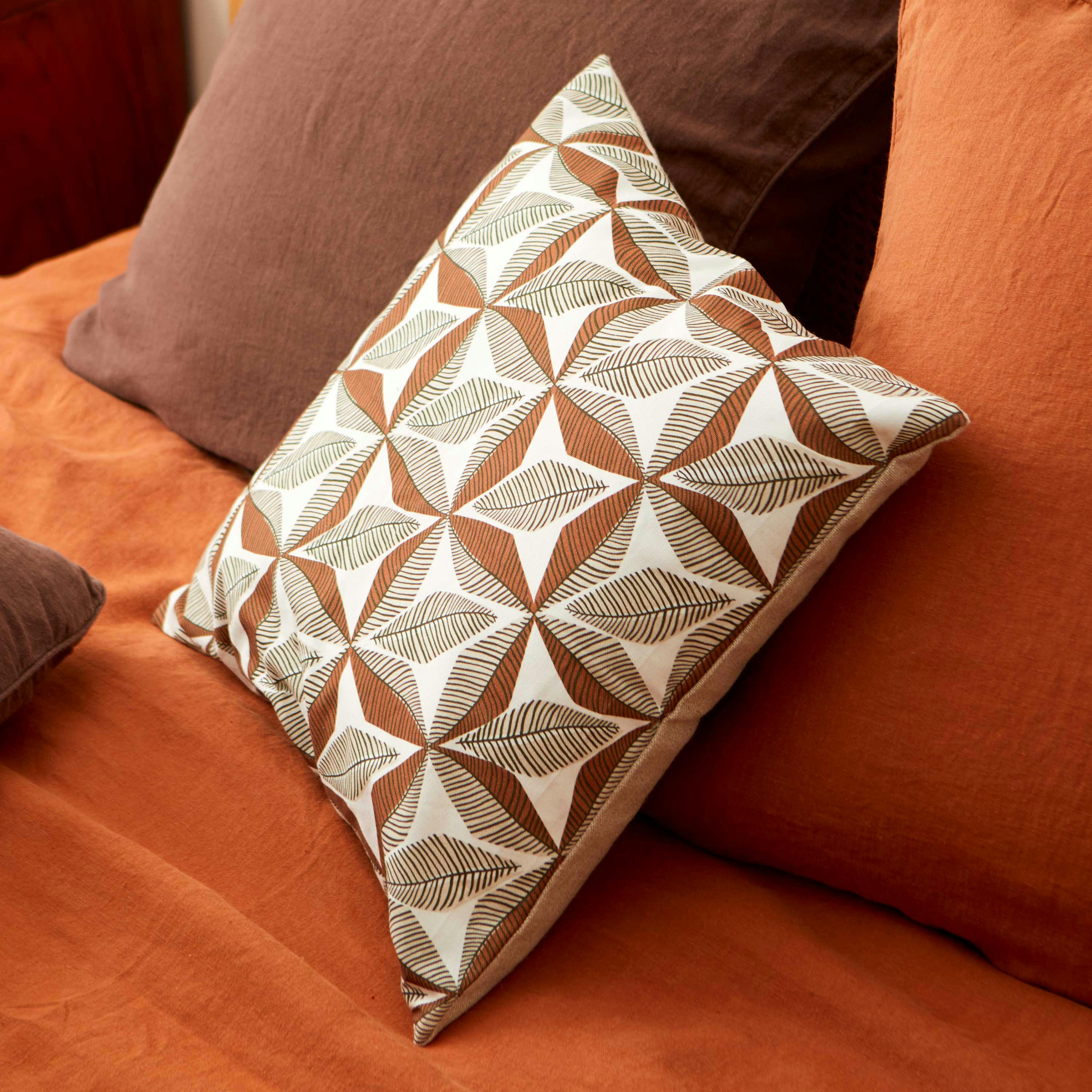 TOGO - Housse de coussin bi matière en lin et coton 33x57cm Cuivre